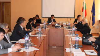 Бизнесът предлага да се намалят заплатите на по-възрасни работници
