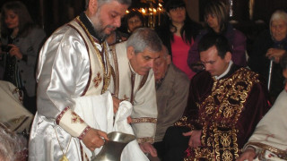 Митрополит Киприян възроди ритуала за измиване на краката в Старозагорската епархия