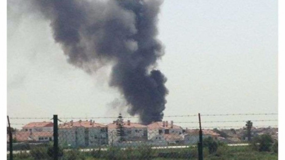 Самолет се разби до училище в Португалия | StandartNews.com