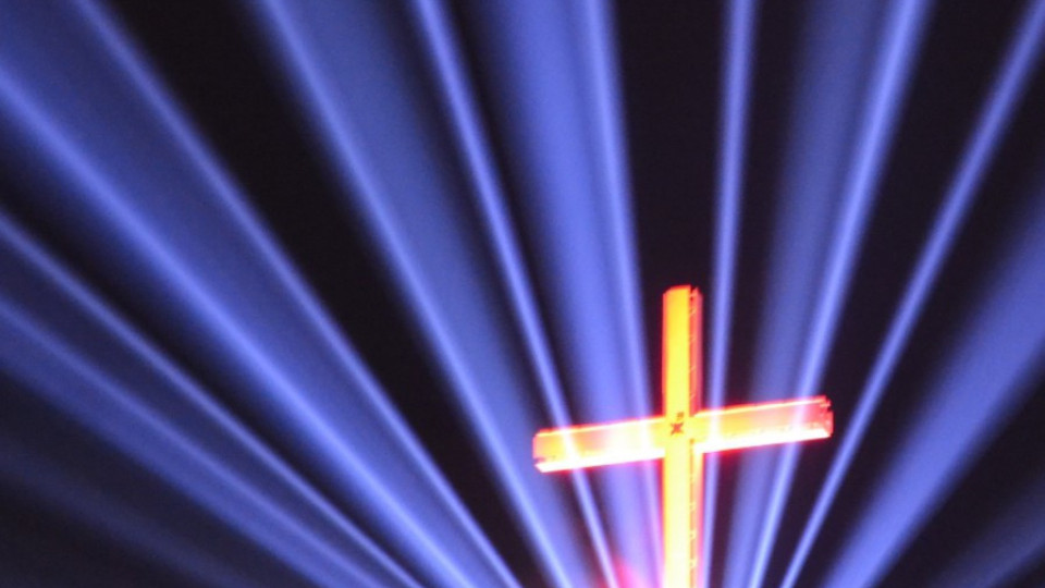 Уникално светлинно шоу на Възкресение Христово в Благоевград | StandartNews.com