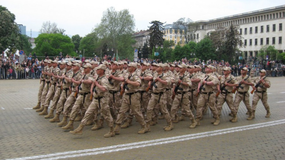Повече джобни за войниците ни в Косово | StandartNews.com