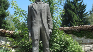 Днес е Светли четвъртък