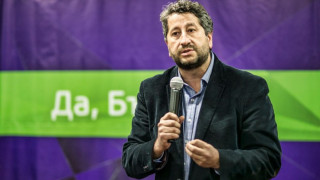 В отговор на "Стандарт": Христо Иванов отказа да поеме отговорност за разцепеното дясно