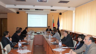 Дават рамо за развитие на индустриалните зони