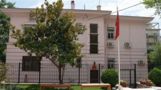 Коктейли "Молотов" по турското консулство в Солун