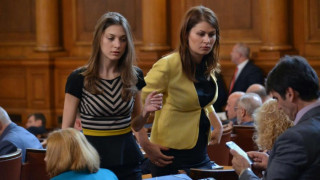 Депутатки на Марешки се самозаключиха в парламента