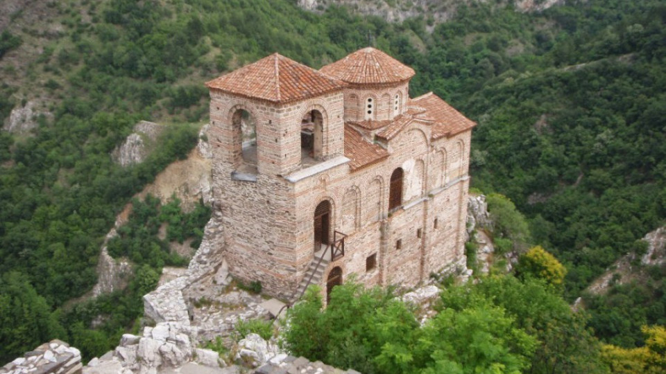 Укрепват с над 800 бона Асеновата крепост | StandartNews.com