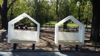 Монтират пейки със слънчеви панели в парк "Заимов"