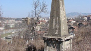 Руският двуглав орел се връща в Перник