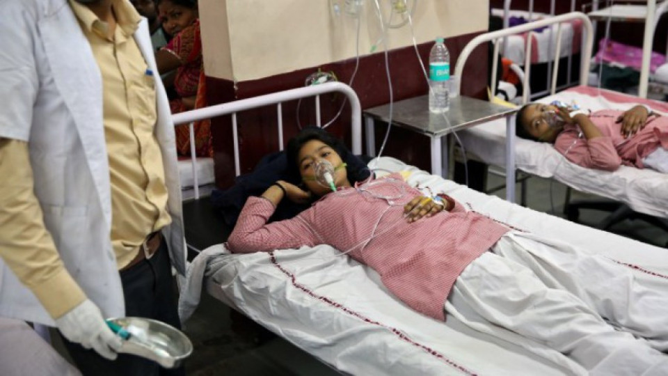 Над 300 ученички в болница в Делхи след изтичане на газ | StandartNews.com