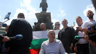 Слави протестира пети ден поред