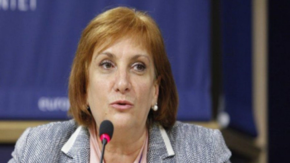 Искра Михайлова: България е отличник по плана Юнкер | StandartNews.com