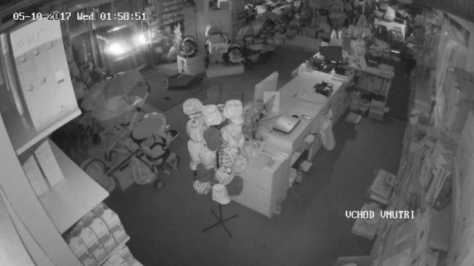 Крадци задигнаха бебешка количка от магазин  | StandartNews.com