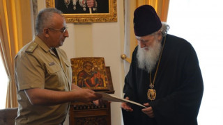 Патриархът иска свещеници в армията