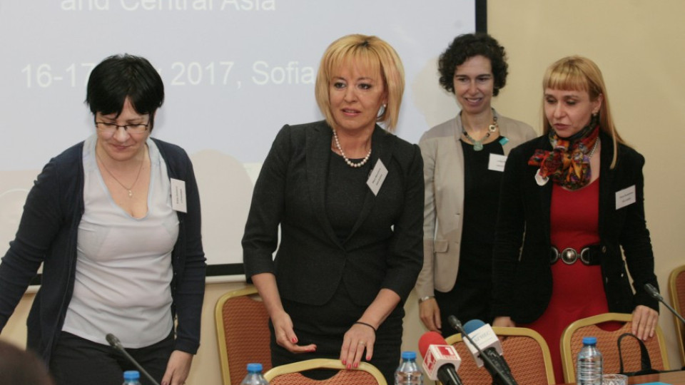 Манолова иска задължително сексуално образование | StandartNews.com