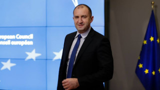 Румен Радев обеща рамо за българите в Украйна
