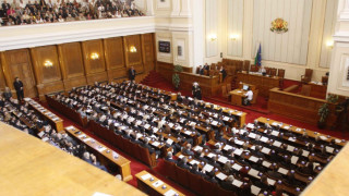 Падат заплатите във властта
