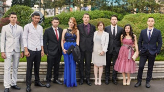 Сдружение "Маринела" облече абитуриентите от каменоделното училище в Кунино