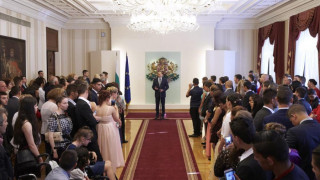 Радев към абитуриентите: Не ставайте част от онези, които нито учат, нито работят
