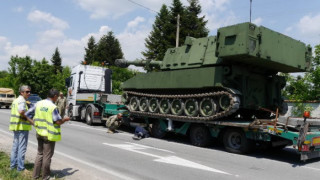 Трима в болница след удар в оръдие на НАТО