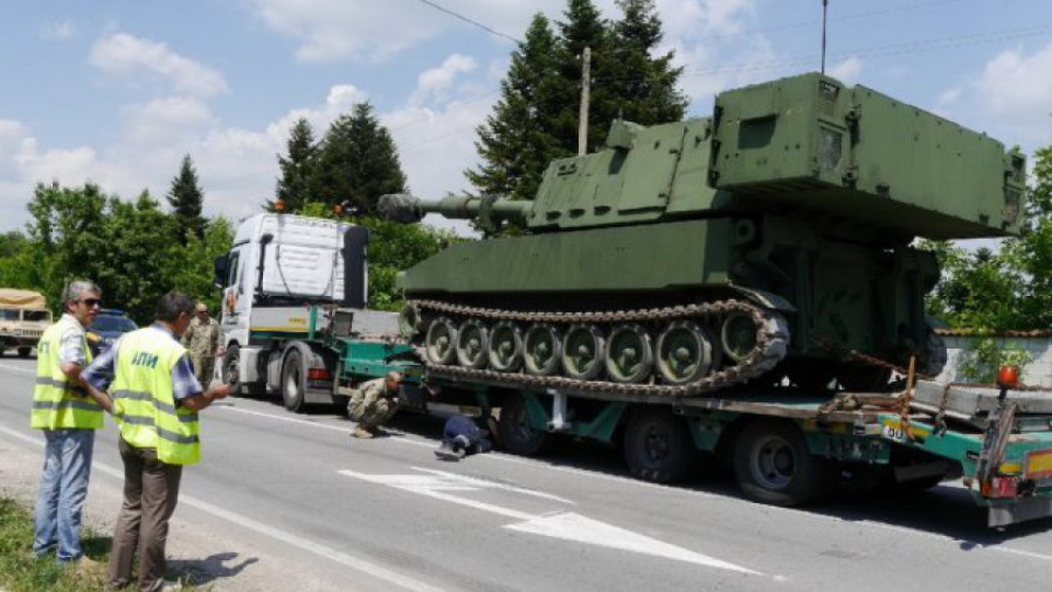 Трима в болница след удар в оръдие на НАТО | StandartNews.com