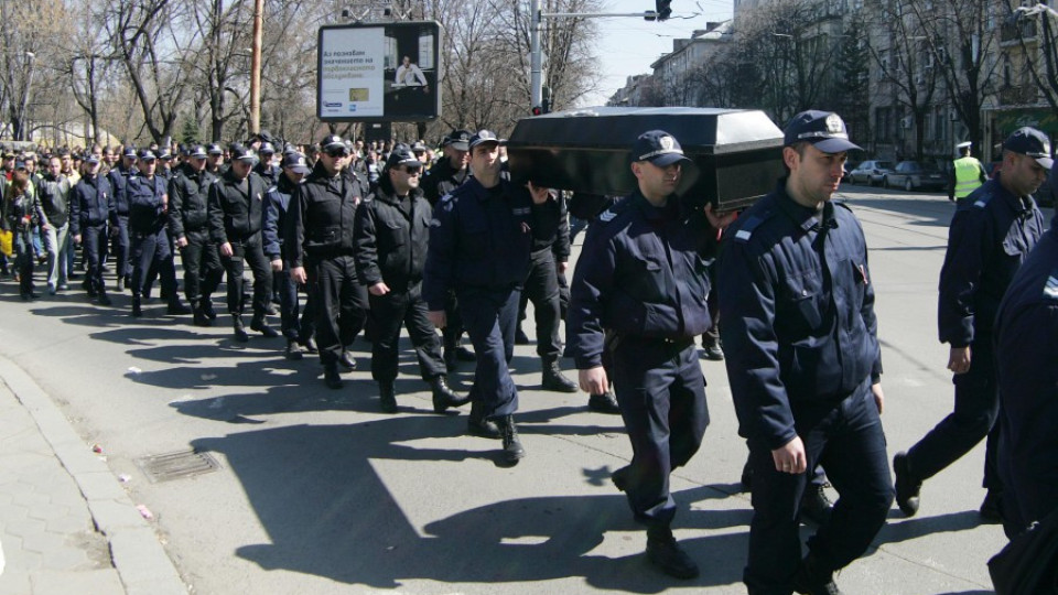 Полицаите с ултиматум: Пари или протест! | StandartNews.com