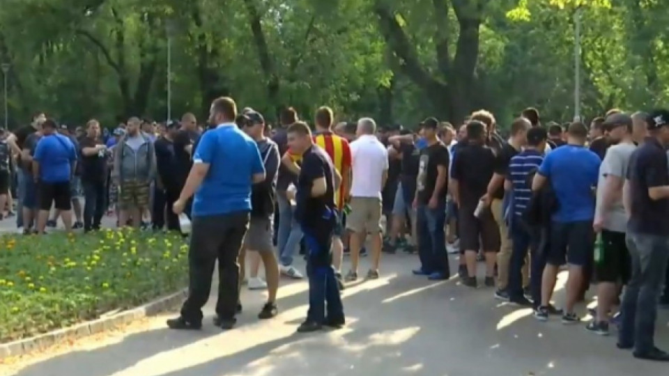 Фенове на "Левски" блокираха "Ботевградско шосе" | StandartNews.com
