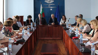 Министър Петров към шефовете на РЗИ: Искам контрол, контрол и пак контрол!