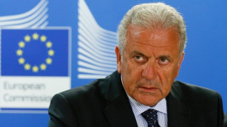 Еврокомисар хвали политиката ни за бежанците