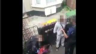 Арестуваха мъж, носещ три мачете в автобус в Лондон