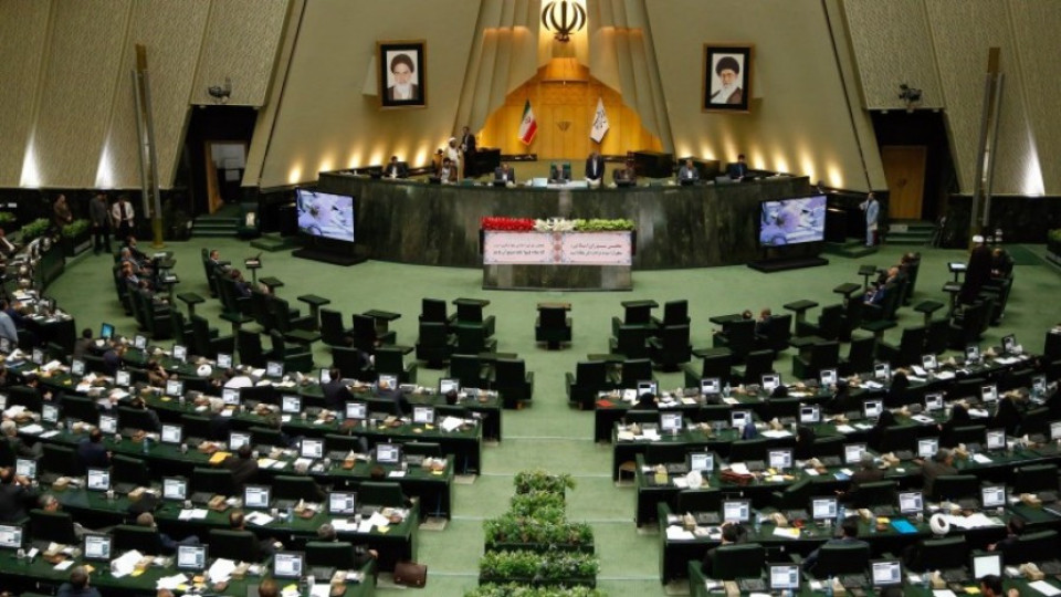 Стрелба в парламента на Иран | StandartNews.com