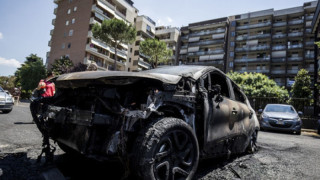Запалиха 40 коли в Торино