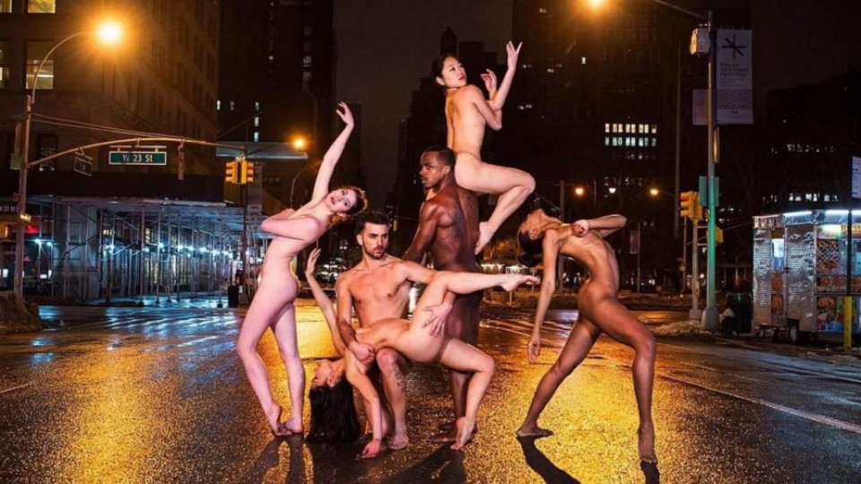 Хиляди балерини се съблякоха за фотосесия | StandartNews.com