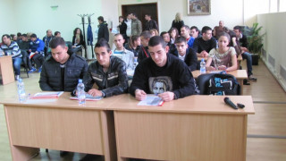 Бонуси за фирми, ако наемат ученици