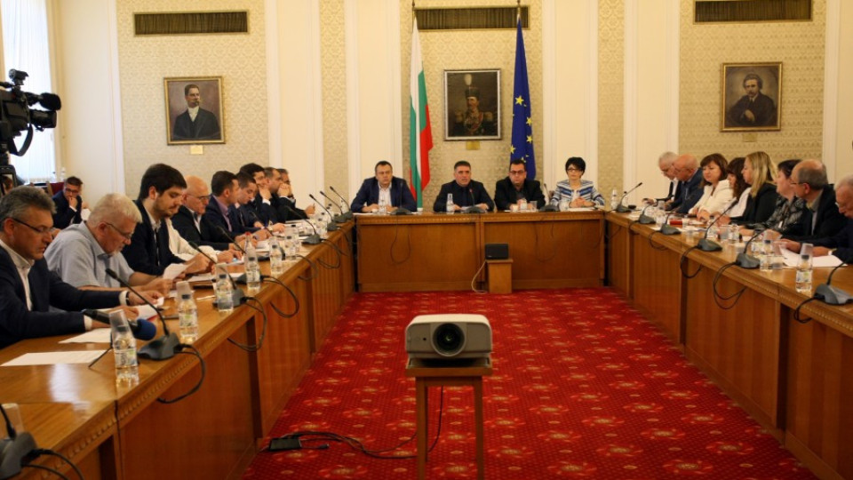 Правната комисия прие поправките на ГЕРБ на Изборния закон | StandartNews.com