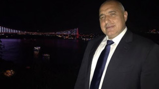 Йълдъръм изненада Борисов с торта за ЧРД