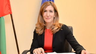 Министър Ангелкова: Трябват правила за парк „Пирин"