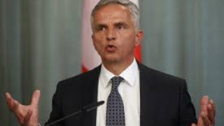 Швейцарският външен министър подаде оставка