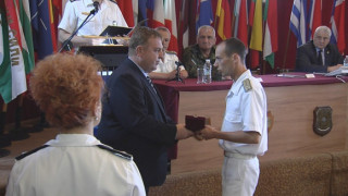 Каракачанов награди участвалите в спасителната операция в Черно море