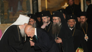 Патриах Неофит подари икона на Симеон
