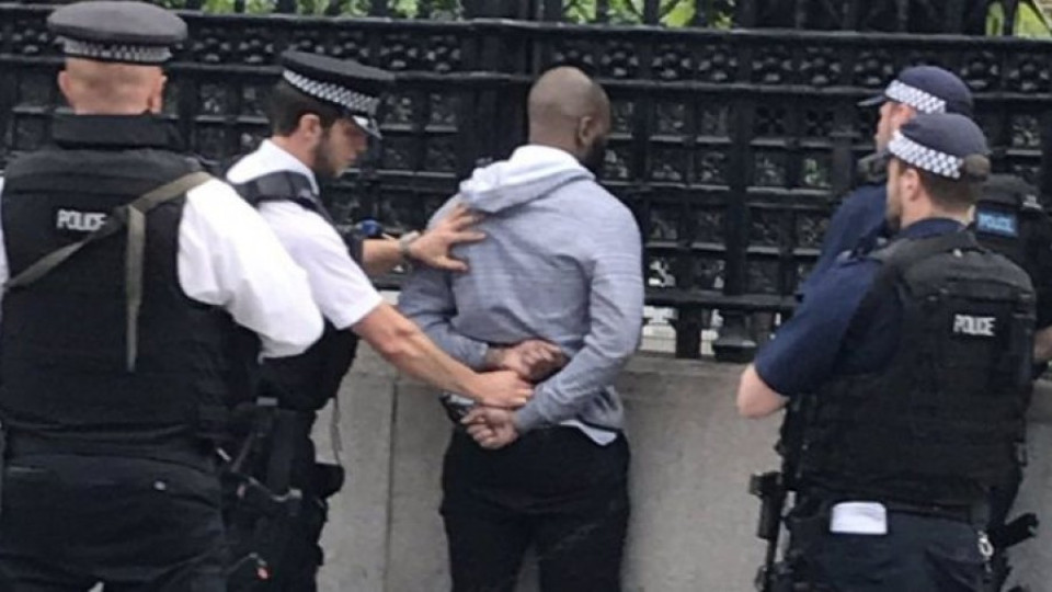 Хванаха терорист край парламента в Лондон | StandartNews.com