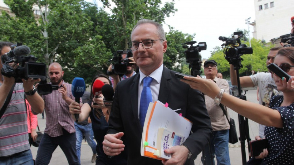 Лозан Панов отсвирил данъчните | StandartNews.com