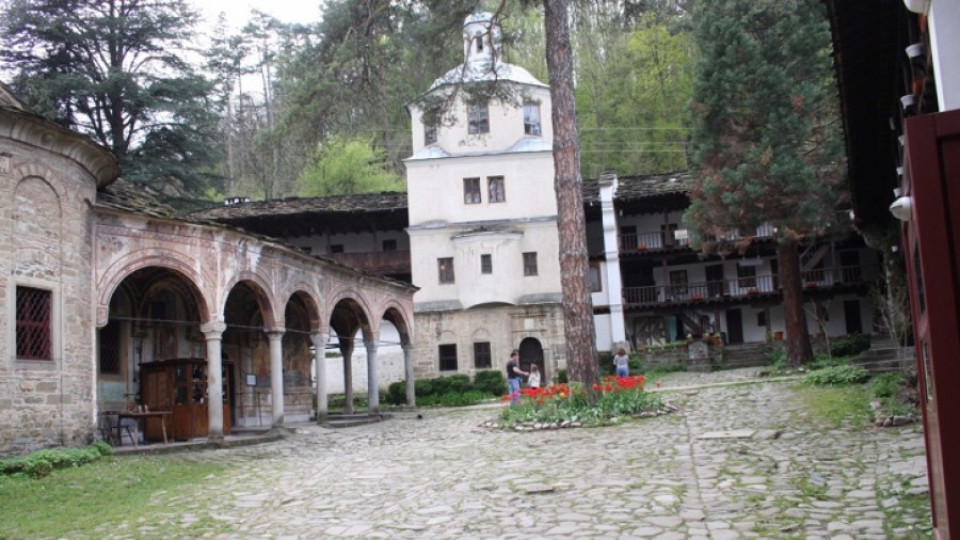 Троянският манастир дари икона на Бигорския в Македония | StandartNews.com
