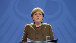 Меркел изрази готовност да „обмисли“ предложенията за реформи в еврозоната