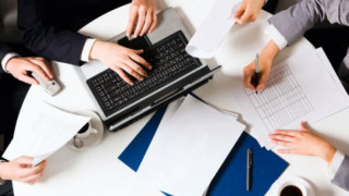 Сливат се два застрахователя