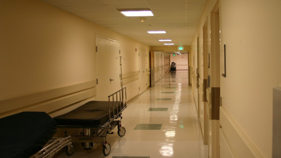 Обвиниха шест лекари от две болници за смъртта на родилка | StandartNews.com
