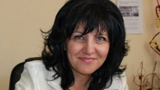 Караянчева: БСП ни залива с оплаквания и грозни критики