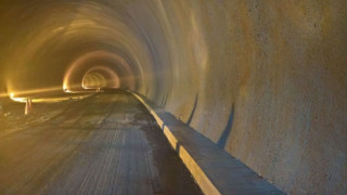 Пускат движението в дясната тръба на тунел „Ечемишка“.