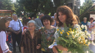 МИСИЯТА НА "СТАНДАРТ" В КАЛОФЕР: Посрещнаха Илияна Йотова с гайди, хляб и сол
