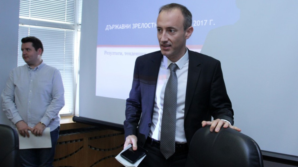 Министър Вълчев призна системата за прием на първолаци за провал | StandartNews.com